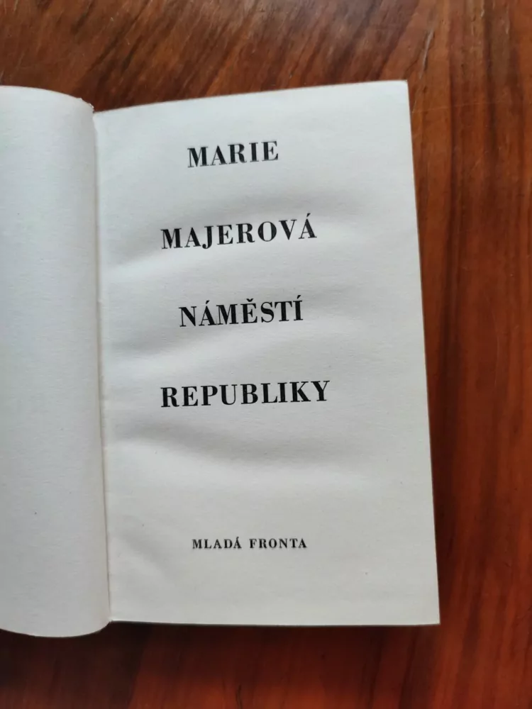 MARIE MAJEROVÁ - Náměstí republiky