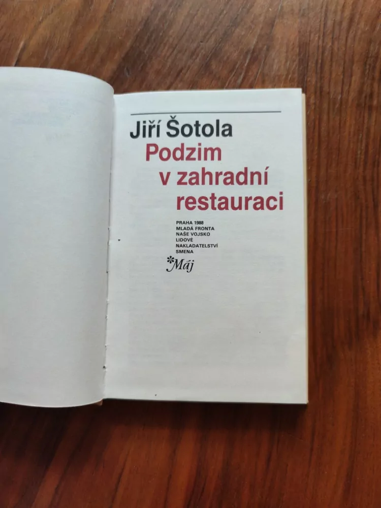JIŘÍ ŠOTOLA - Podzim v zahradní restauraci