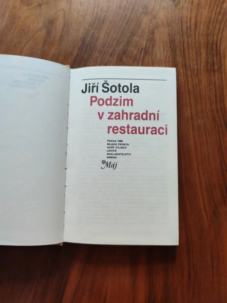 JIŘÍ ŠOTOLA - Podzim v zahradní restauraci