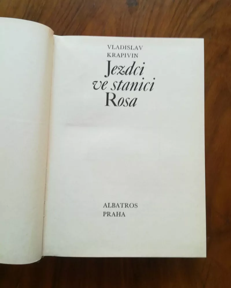 VLADISLAV KRAPIVIN - Jezdci ve stanici Rosa