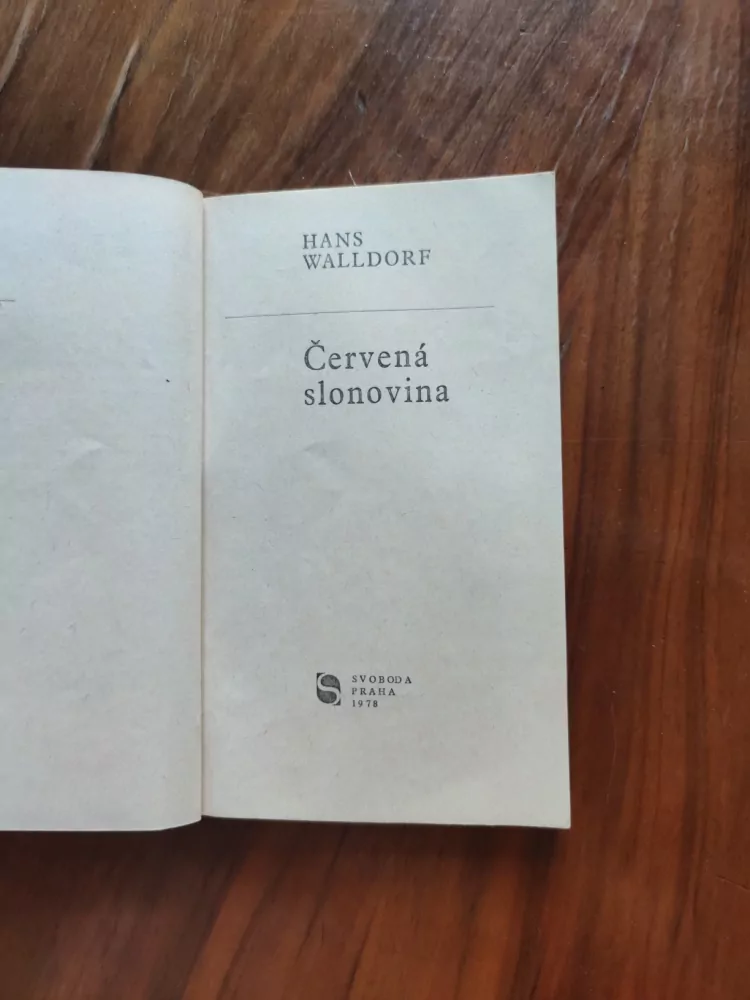 HANS WALLDORF - Červená slonovina