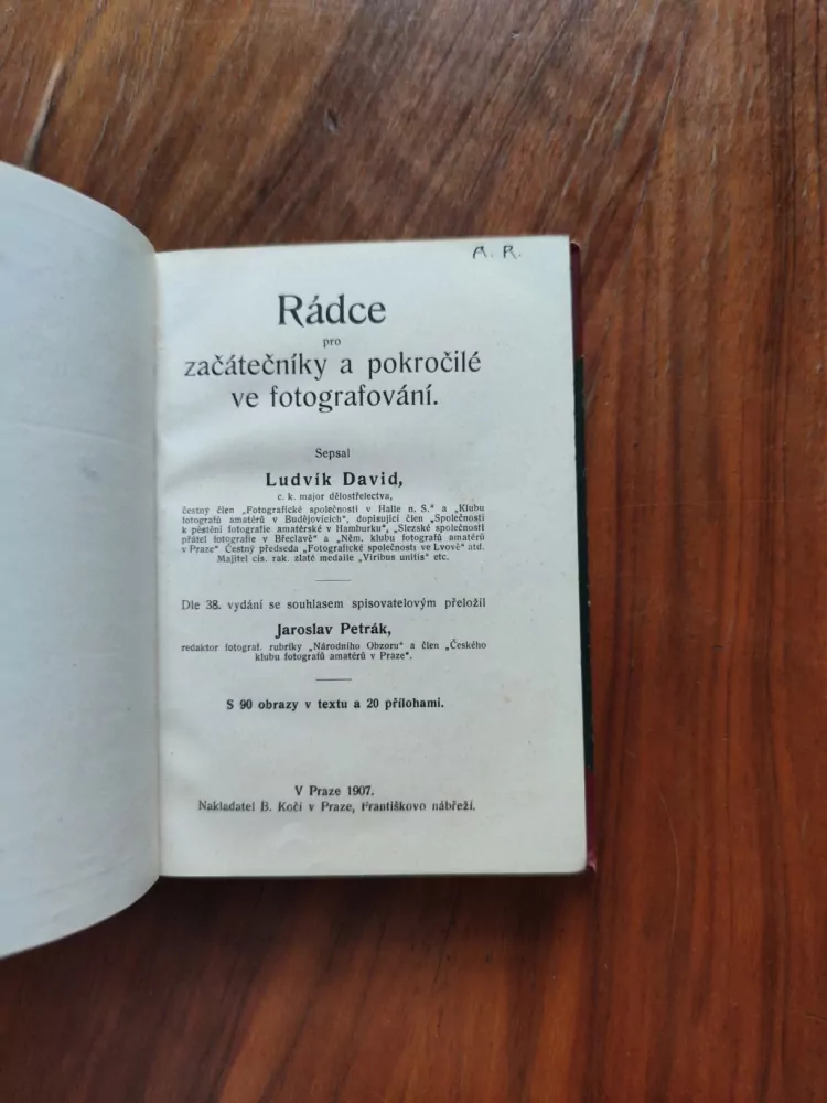LUDVÍK DAVID - Rádce pro začátečníky a pokročilé ve fotografování