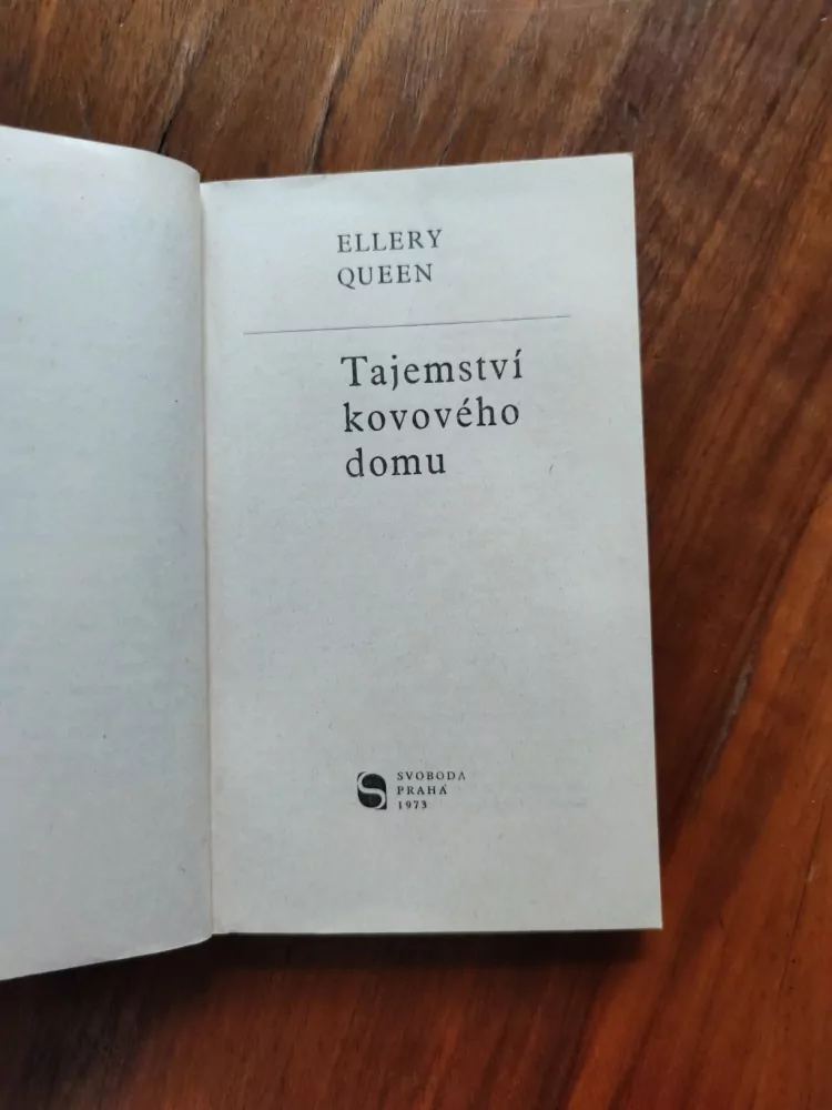 ELLERY QUEEN - Tajemství kovového domu
