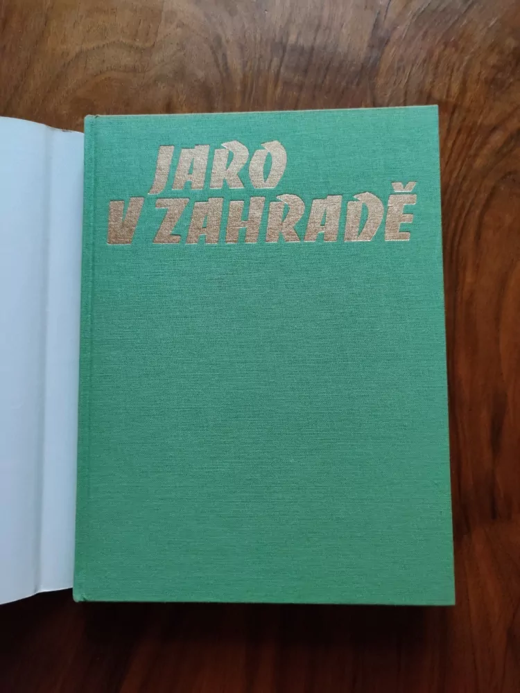 JARO V ZAHRADĚ