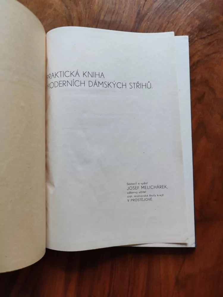 JOSEF MELICHÁREK - Praktická kniha moderních dámských střihů