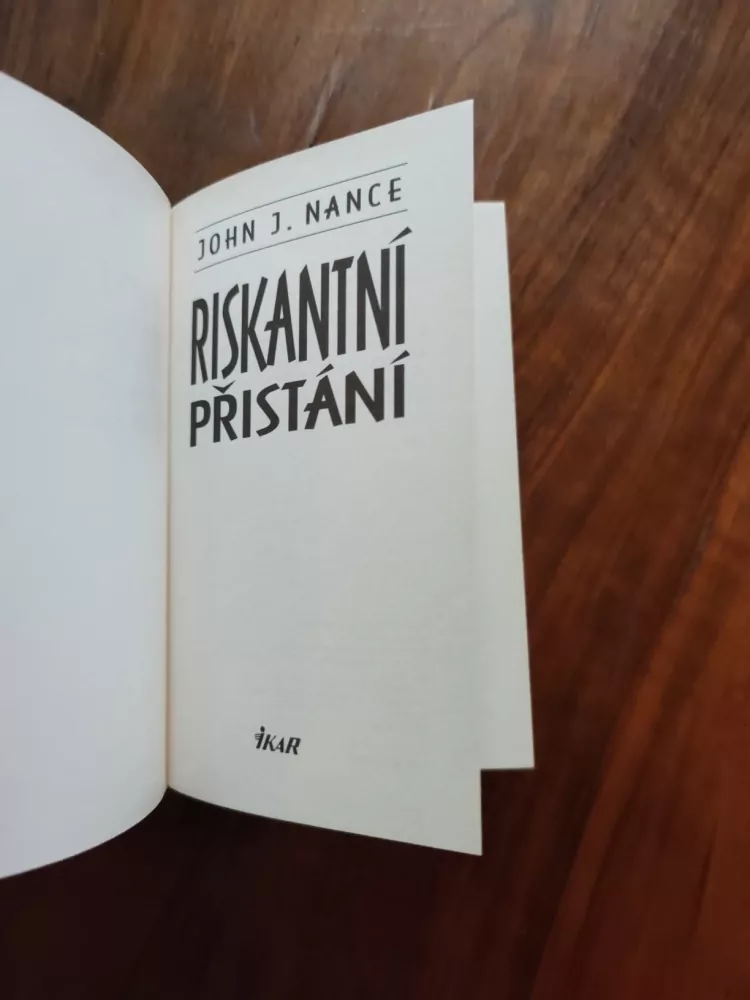 JOHN J. NANCE - Riskantní přistání