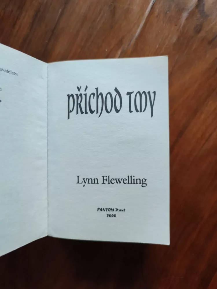 LYNN FLEWELLING - Příchod tmy