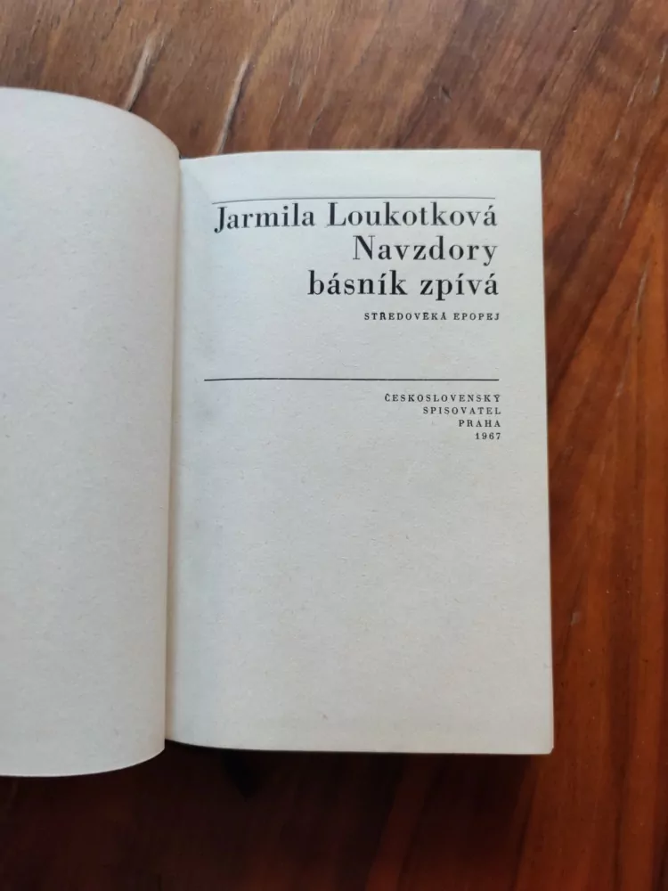 JARMILA LOUKOTKOVÁ - Navzdory básník zpívá