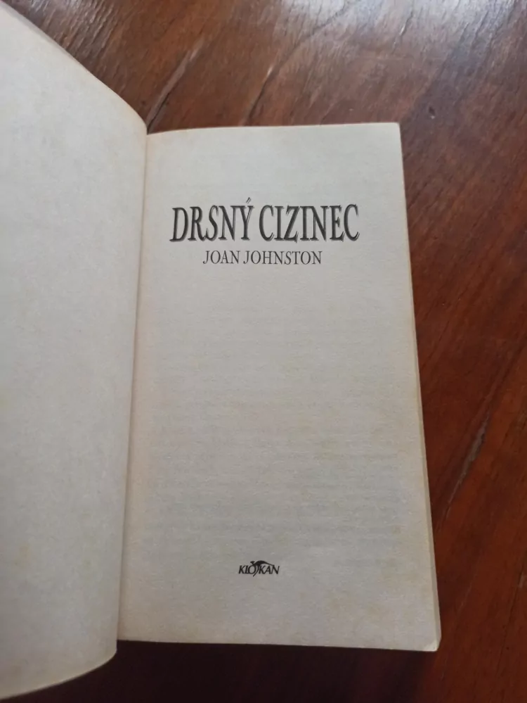 JOAN JOHNSTON - Drsný cizinec