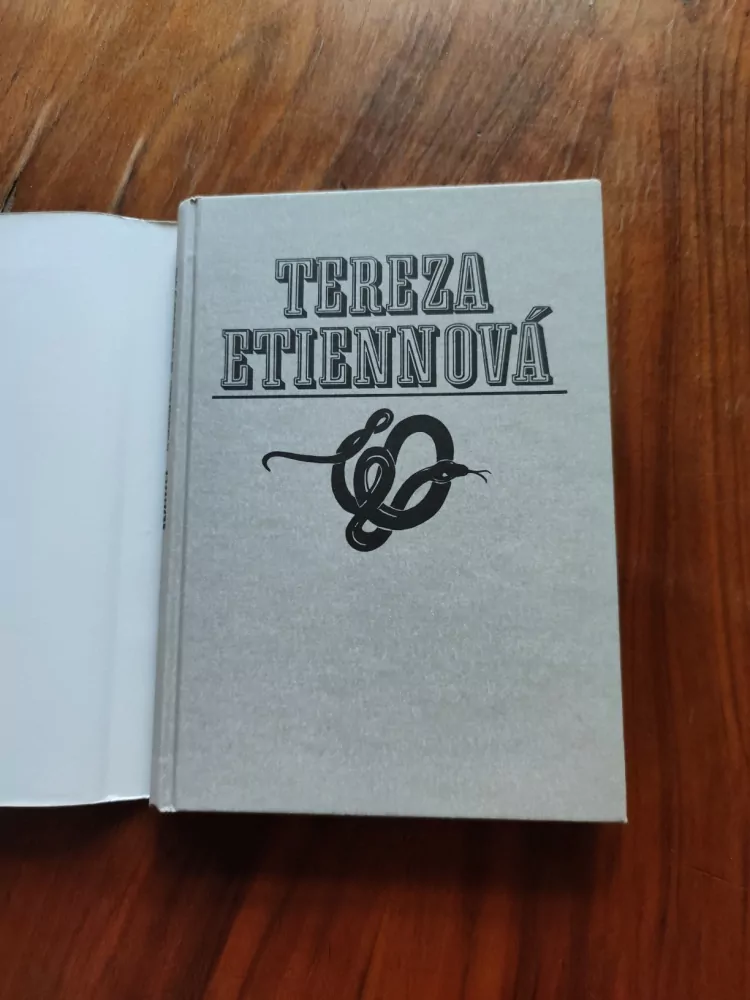 JOHN KNITTEL - Tereza Etiennová