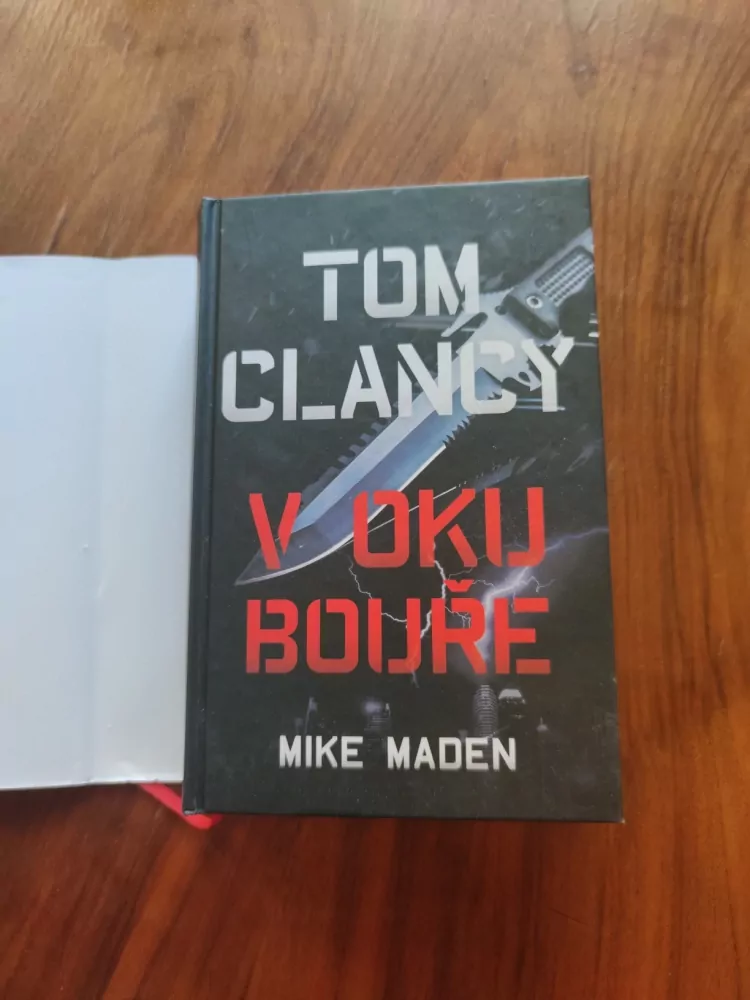 TOM CLANCY, MIKE MADEN - V oku bouře
