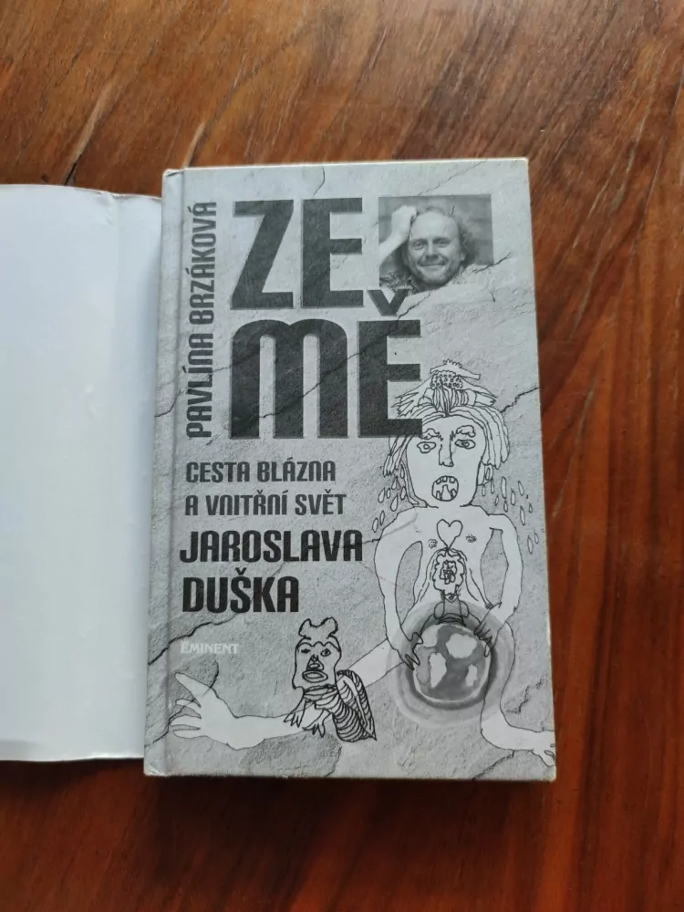 PAVLÍNA BRZÁKOVÁ, JAROSLAV DUŠEK - Ze mě: cesta Blázna a vnitřní svět Jaroslava Duška