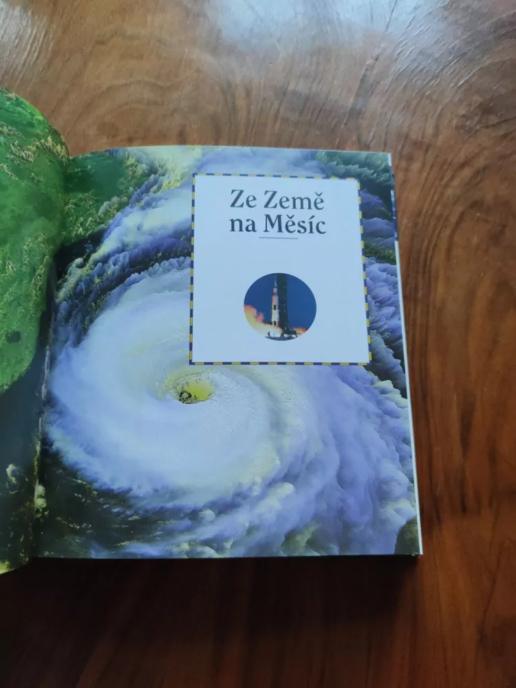 ILUSTROVANÝ ATLAS VESMÍRU: cesta mezi hvězdami a planetami za poznáním vesmíru
