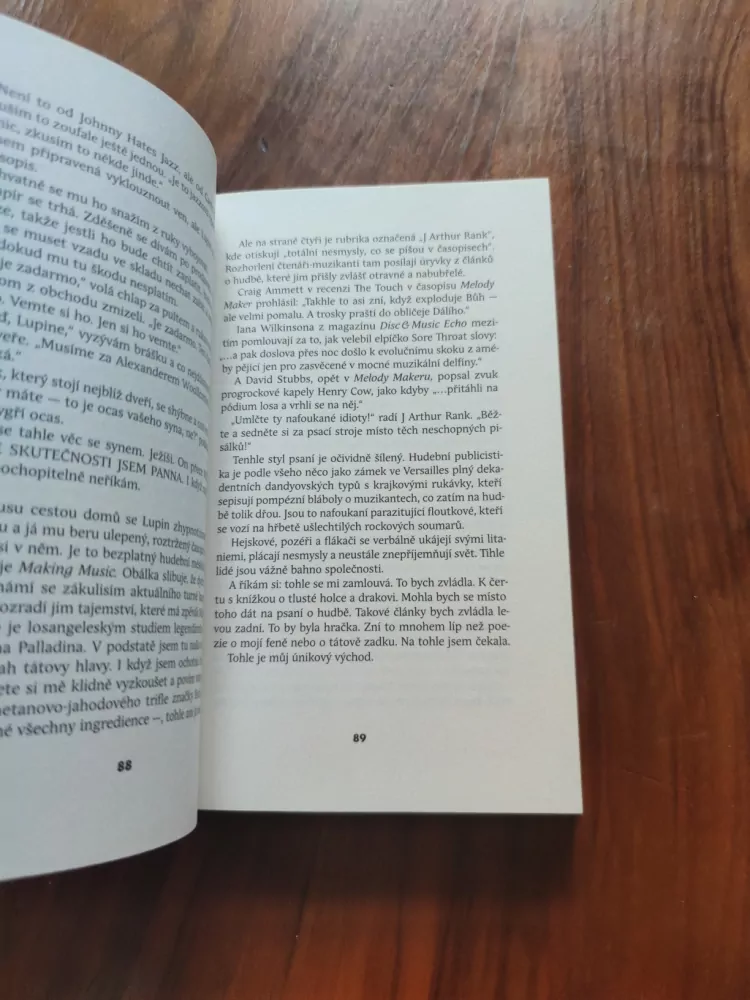 CAITLIN MORAN - Jak stvořit dívku