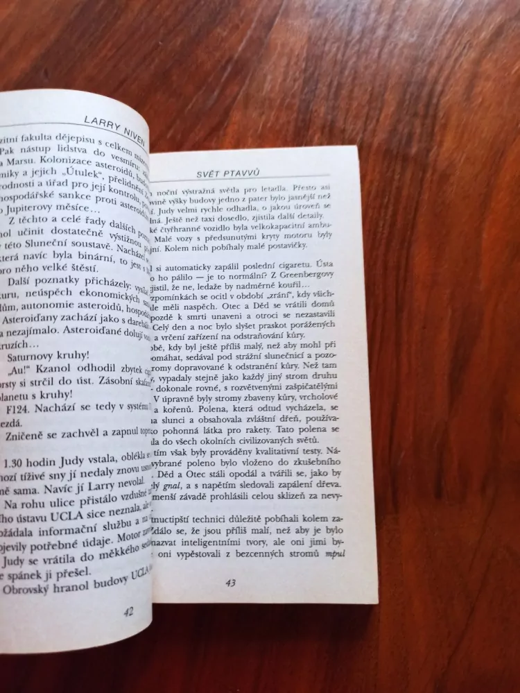 LARRY NIVEN - Svět Ptavvů