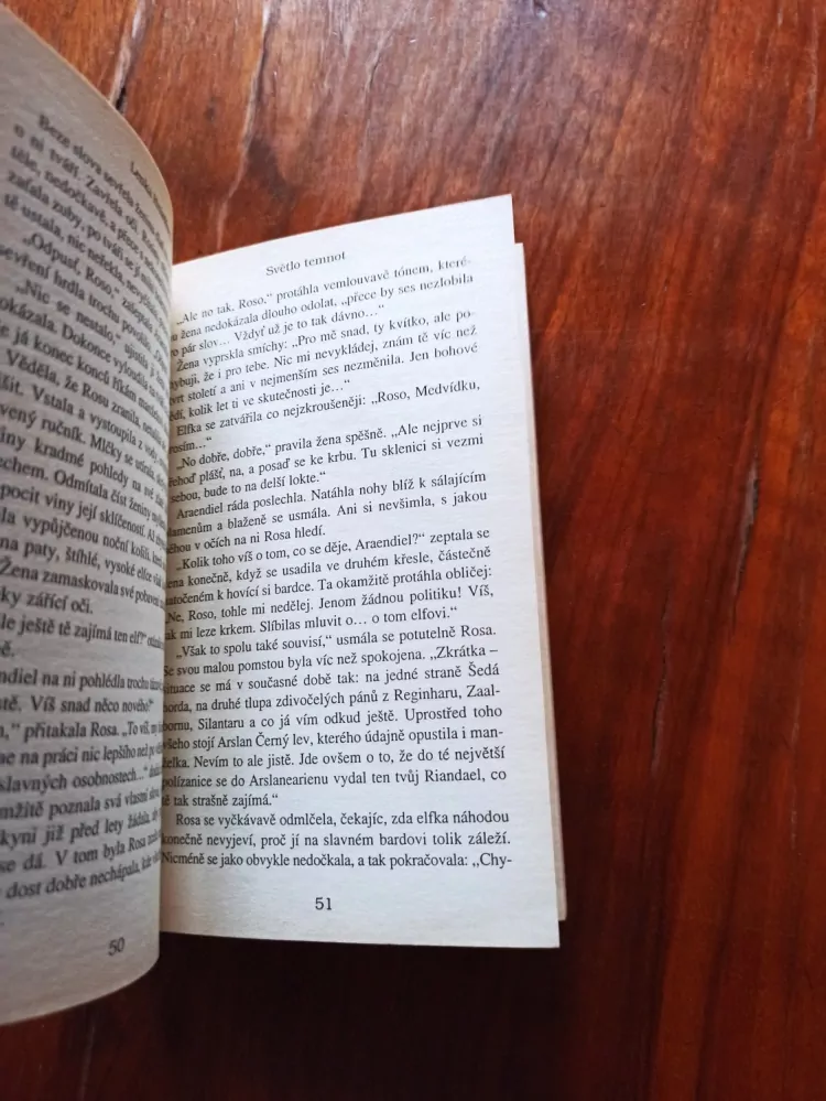 LENKA HNÍZDILOVÁ - Světlo stínů 2. díl - Světlo temnot