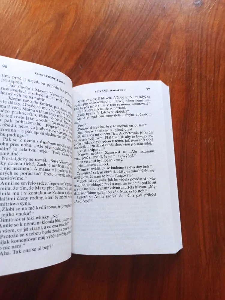 CLARE CONNELLY, MICHELLE SMART - Setkání v Singapuru, Návrat ze stínů