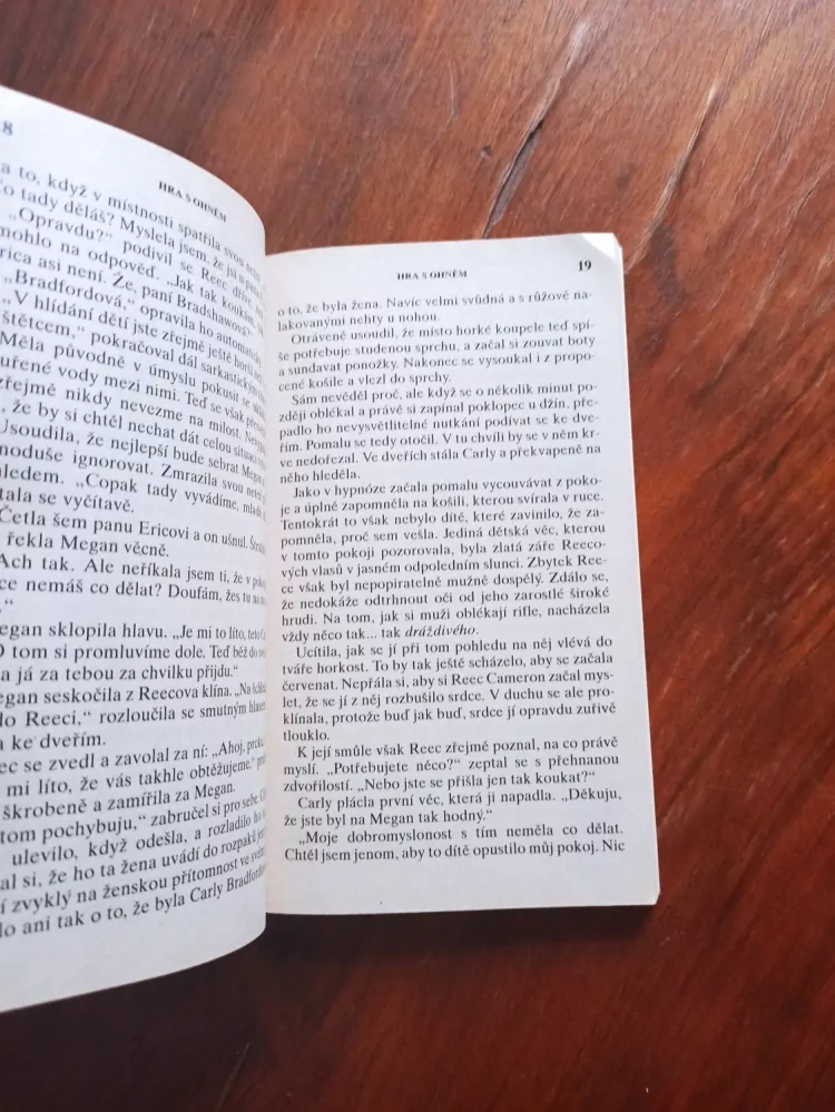 MARY MAXWELL - Hra s ohněm