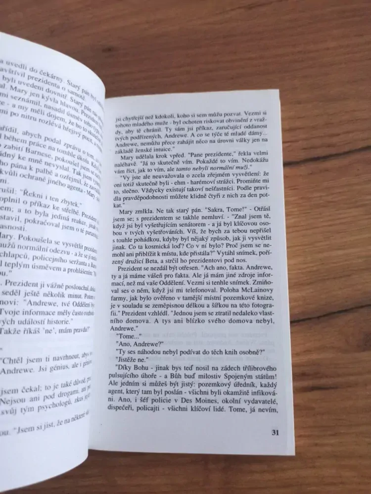 ROBERT ANSON HEINLEIN - Vládci loutek