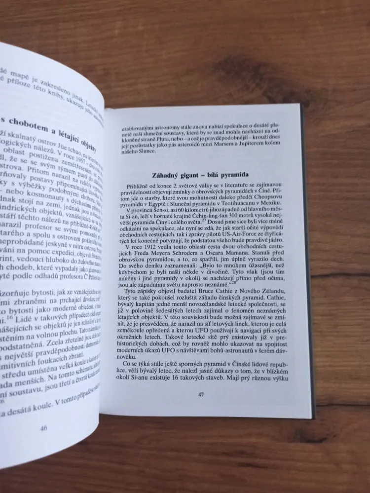 HARTWIG HAUSDORF - Bílá pyramida - tajemné stopy v podzemí tibetských klášterů