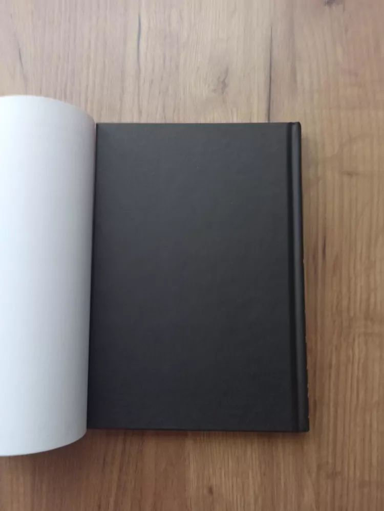 JUTTA NYMPHIUS - Nahoře bez