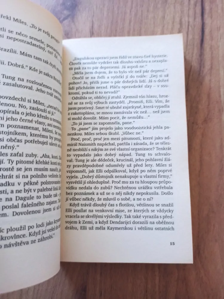 LOIS McMASTER BUJOLD - Dobrodružství Milese Vorkosigana 3. - Bratři ve zbrani