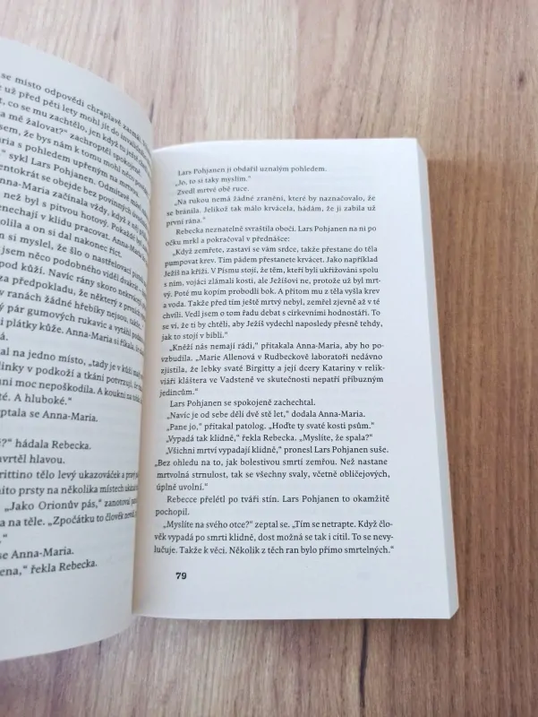 ÅSA LARSSON - Oběť Molochovi