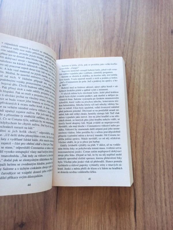 ROBERT ERVIN HOWARD - Conan: A zrodí se čarodějka... a jiné povídky