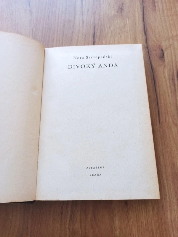 NORA SZCZEPAŃSKÁ - Divoký Anda
