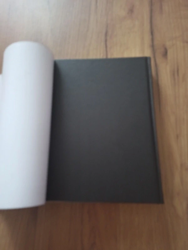 MAURIZIO DE GIOVANNI - Den zesnulých: Podzim komisaře Ricciardiho