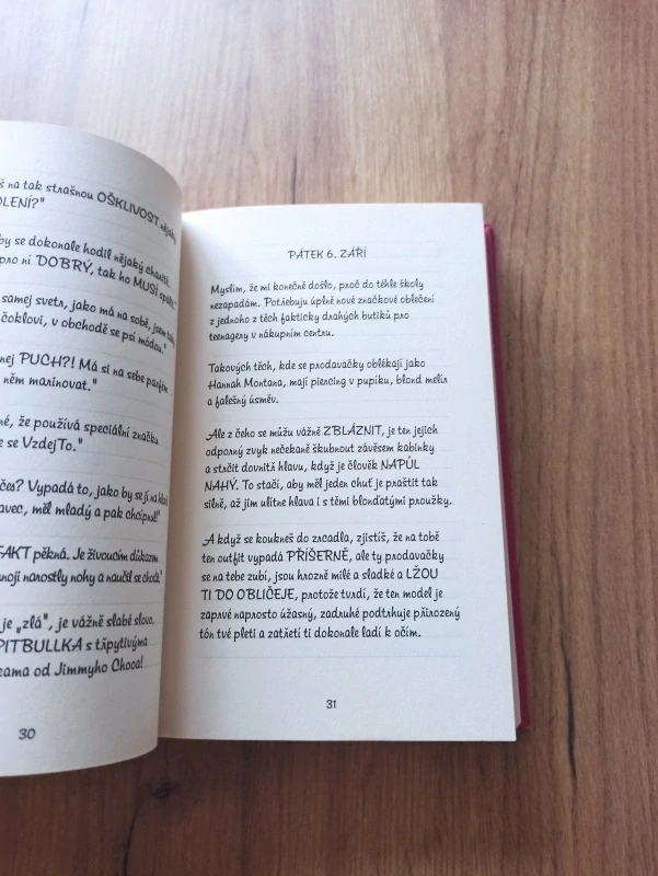 RACHEL RENÉE RUSSELL - Deník Mimoňky 1. - příběhy z neslavnýho života