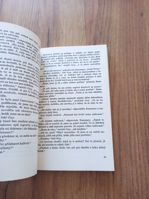 IRA LEVIN - Rosemary má děťátko
