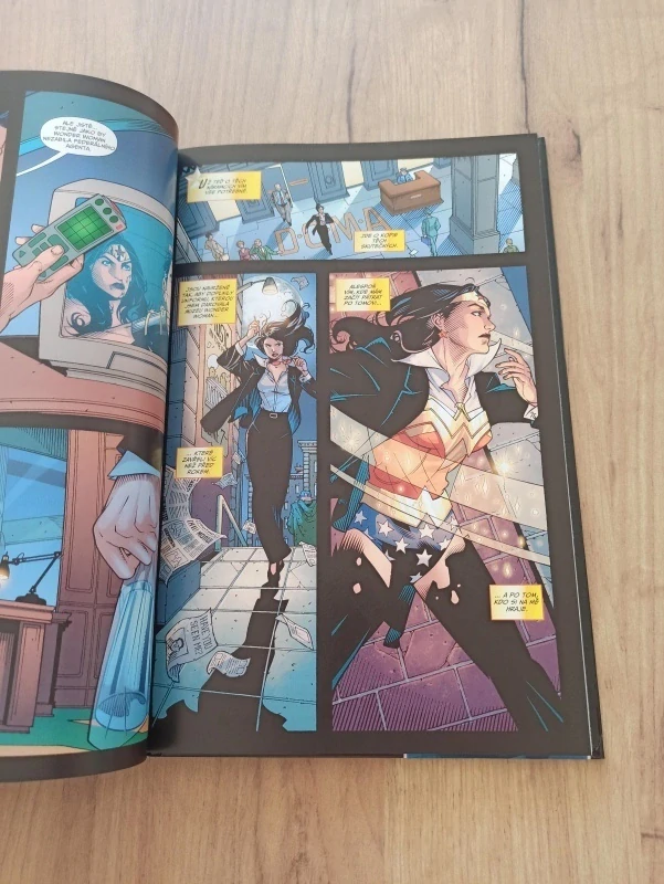 WILLIAM PFEIFER, JODI PICOULT, MIKE SEKOWSKY - Wonder Woman: Amazonky útočí!: Kniha první