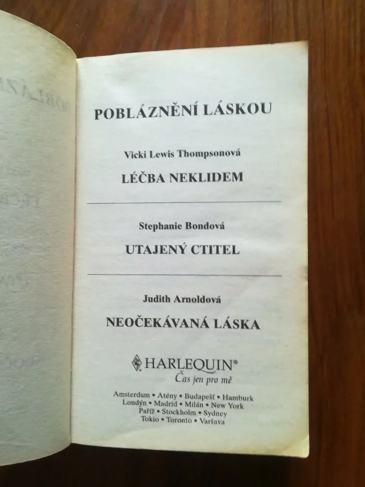 JUDITH ARNOLD, VICKI LEWIS THOMPSON, STEPHANIE BOND - Pobláznění láskou: Léčba neklidem, Utajený ctitel, Neočekávaná láska