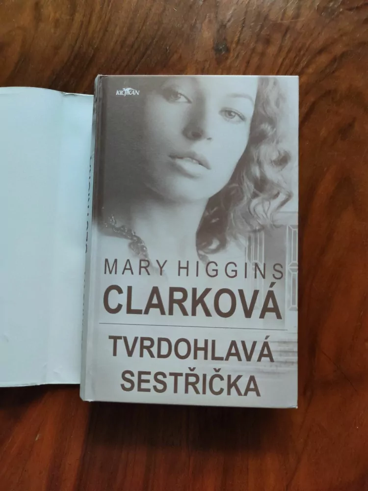MARY HIGGINS CLARK - Tvrdohlavá sestřička
