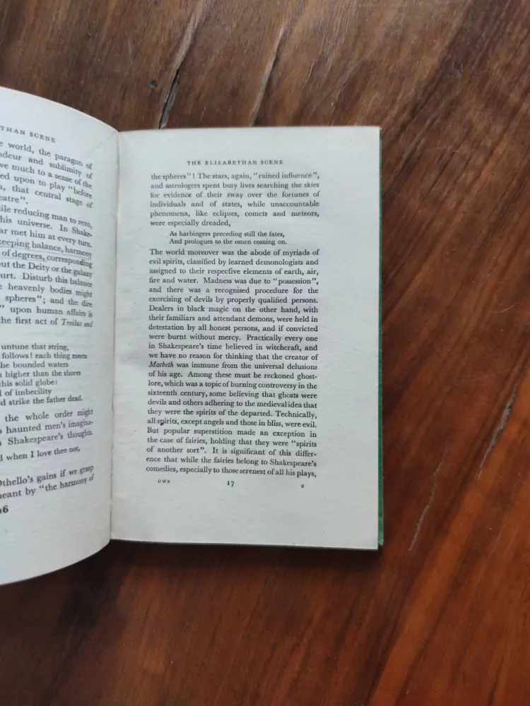 J. DOVER WILSON - The Essential Shakespeare