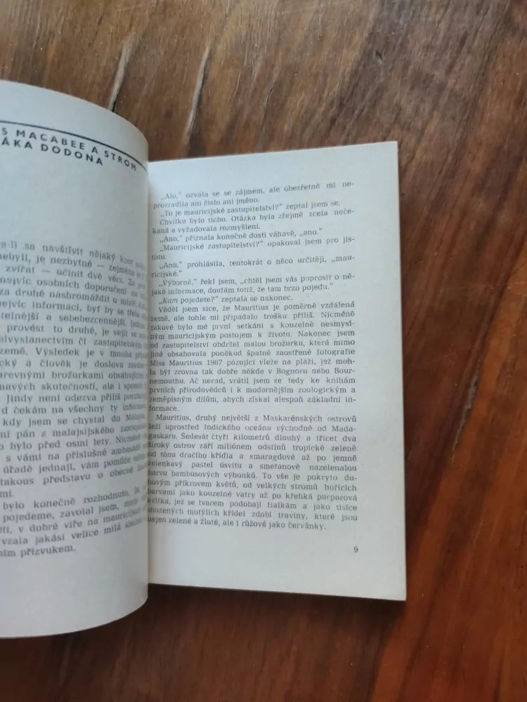 GERALD DURRELL - Zlatí netopýři a růžoví holubi