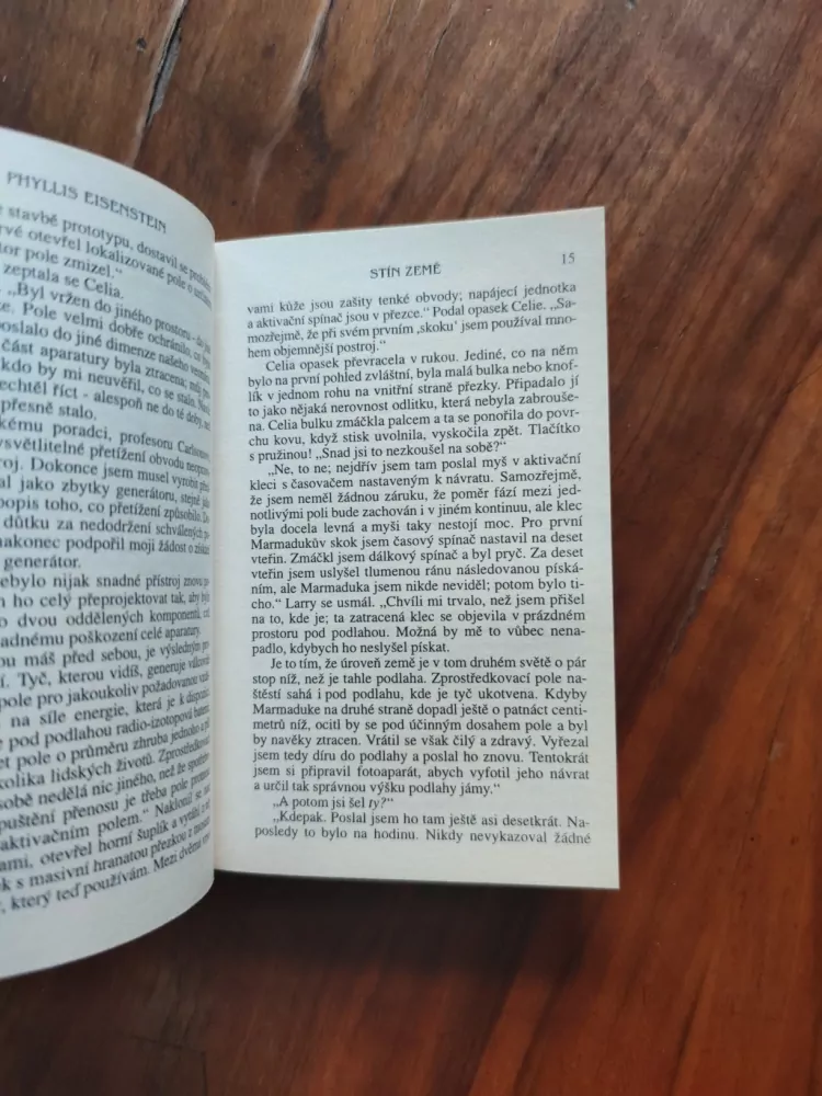 PHYLLIS EISENSTEIN - Stín země