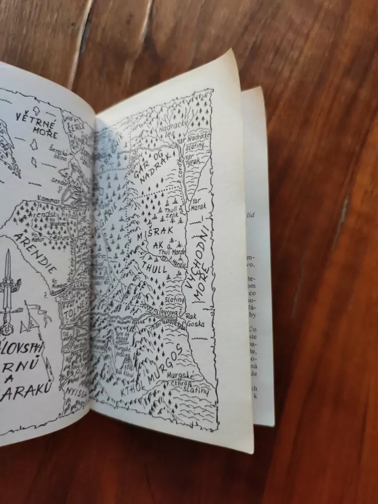 DAVID EDDINGS - Kouzelníkův gambit – Belgariad 3.