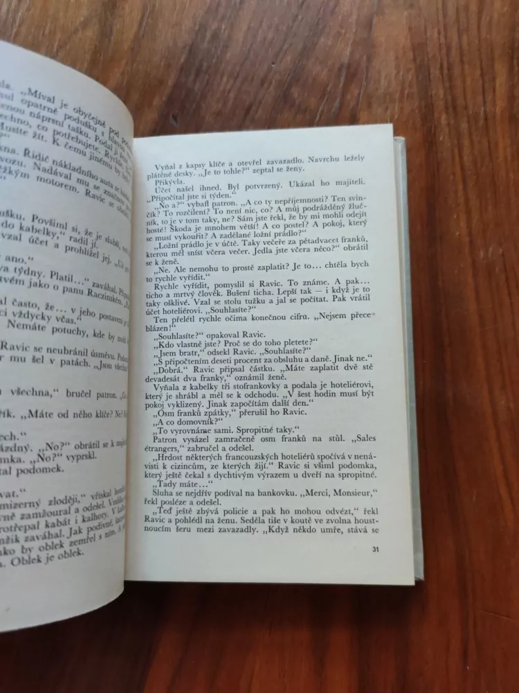 ERICH MARIA REMARQUE - Vítězný oblouk