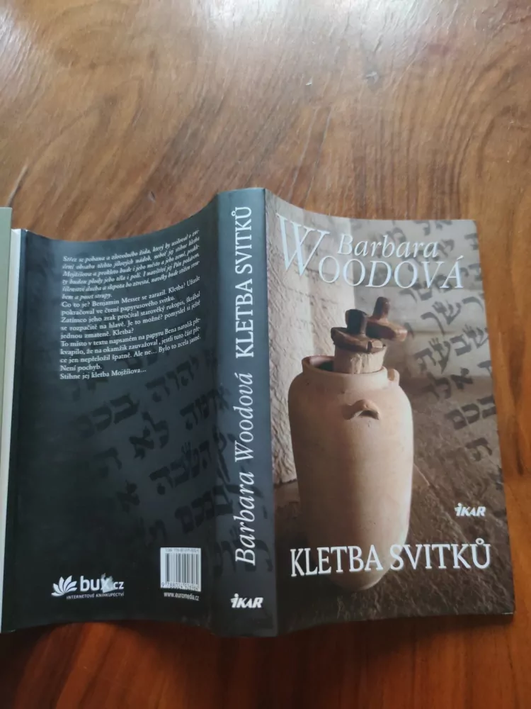 BARBARA WOOD - Kletba svitků