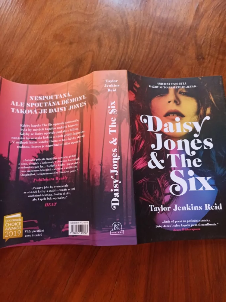 TAYLOR JENKINS REID - Daisy Jones & The Six