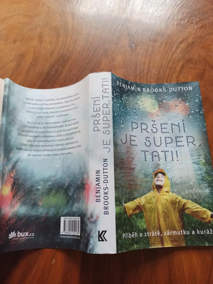 BENJAMIN BROOKS-DUTTON - Pršení je super, tati!