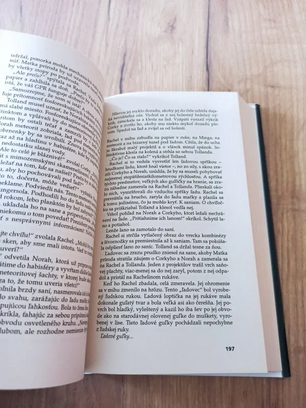 DAN BROWN - Bod klamu