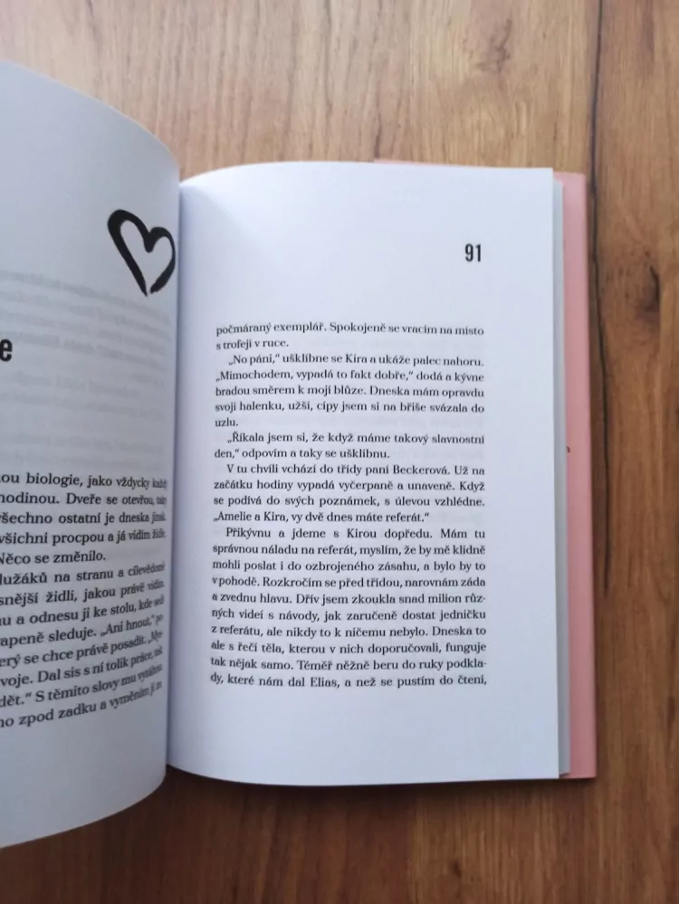 JUTTA NYMPHIUS - Nahoře bez