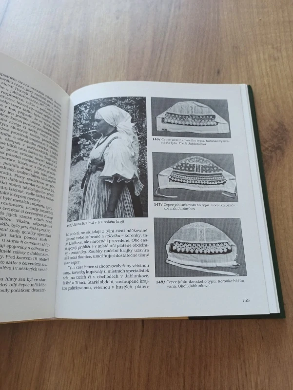 VĚRA TOMOLOVÁ, IVO STOLAŘÍK, JAROSLAV ŠTIKA - Těšínsko - 2. díl: Obydlí, oděv
