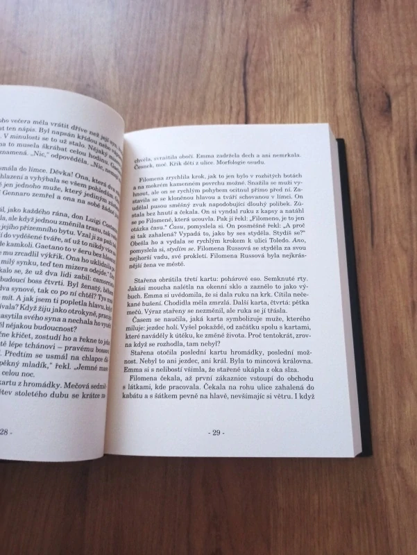 MAURIZIO DE GIOVANNI - Prokletí: Jaro komisaře Ricciardiho