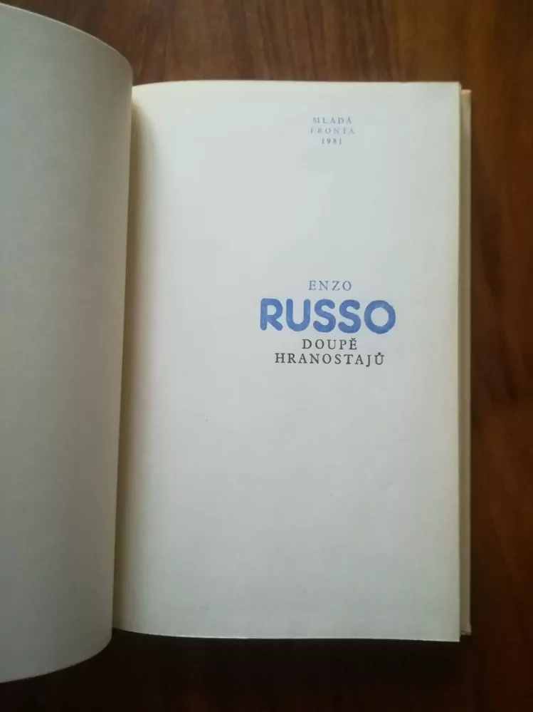 ENZO RUSSO - Doupě hranostajů