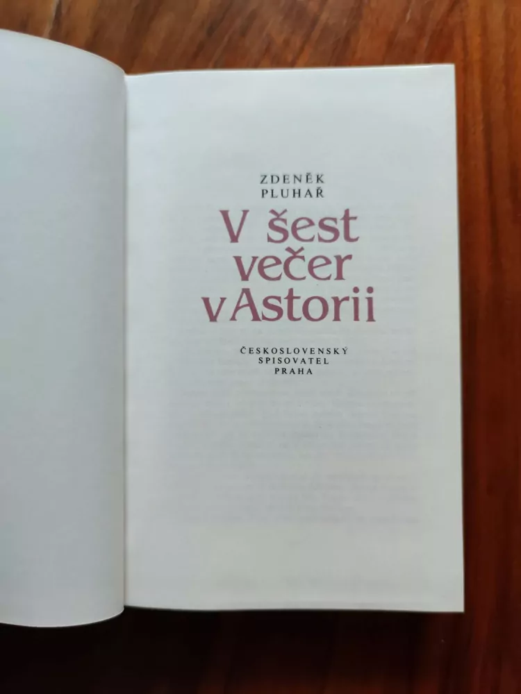ZDENĚK PLUHAŘ - V šest večer v Astorii
