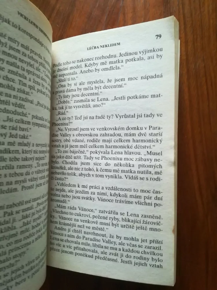 JUDITH ARNOLD, VICKI LEWIS THOMPSON, STEPHANIE BOND - Pobláznění láskou: Léčba neklidem, Utajený ctitel, Neočekávaná láska